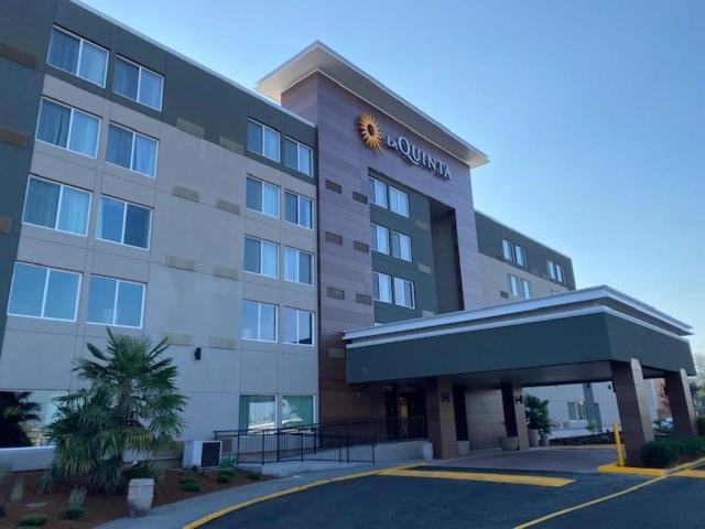 La Quinta By Wyndham Hotel