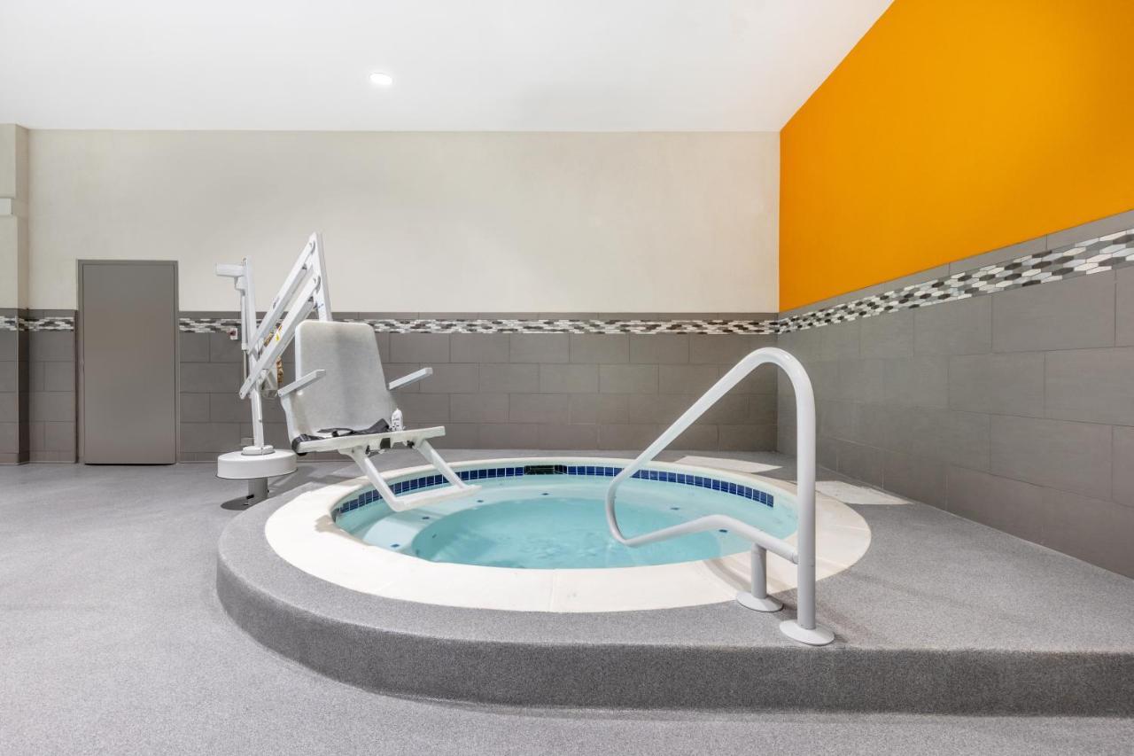 La Quinta By Wyndham Hotel
